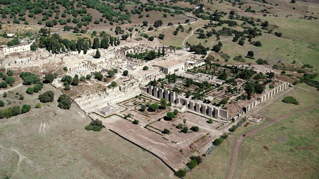 Imagen aérea de la ciudad califal de Medina Azahara, capital de los omeya y descartada por Almanzor para gobernar desde ahí.