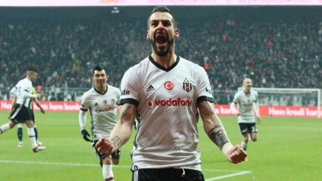 El Besiktas le rescinde el contrato a Negredo