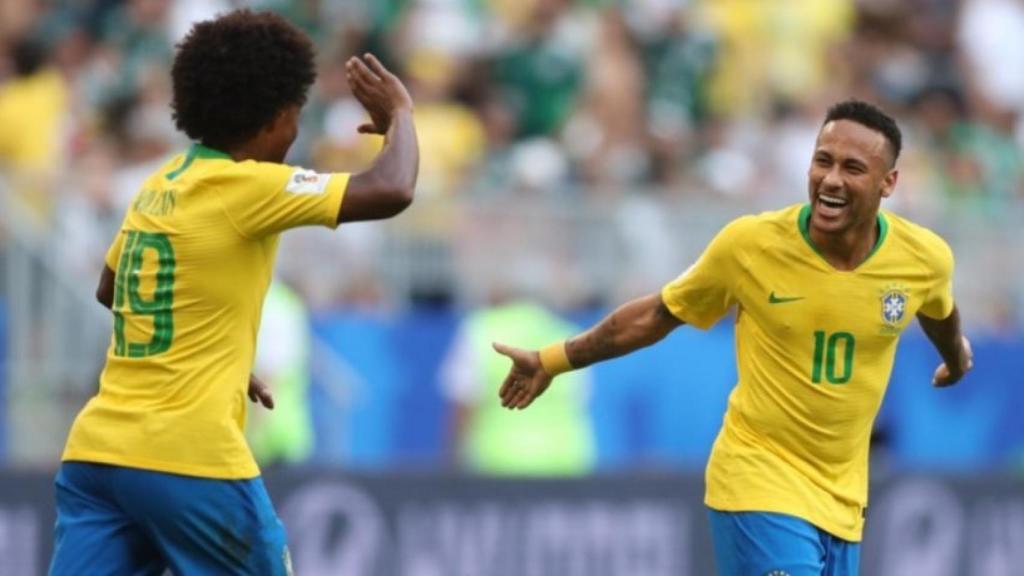 Neymar y Willian celebran el gol ante México. Foto: Twitter (@CBF_Futebol)