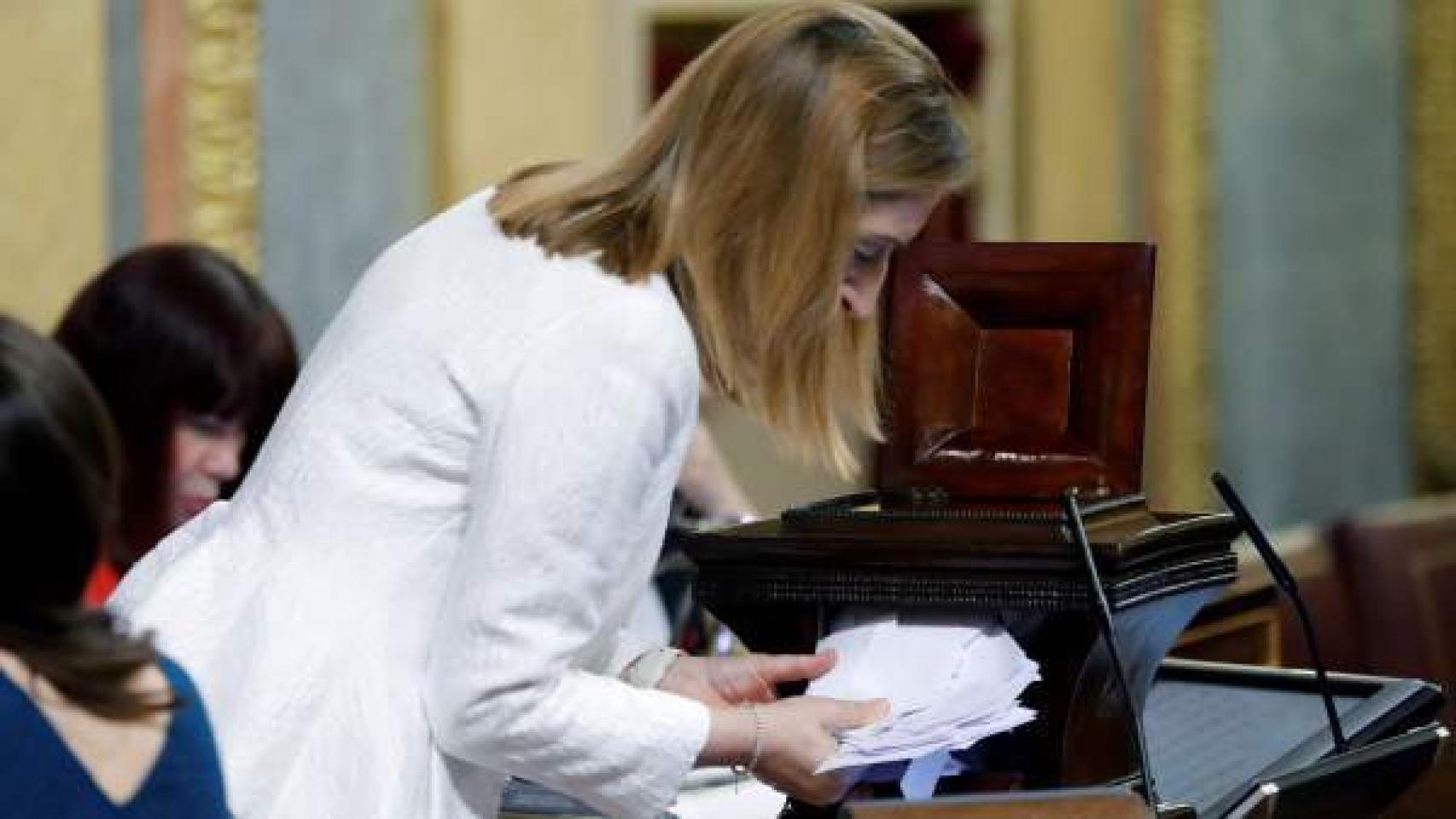 La presidenta del Congreso durante la votación del Consejo de Administración de RTVE