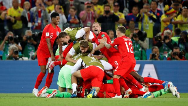 Los ingleses celebran el pase a los cuartos de final.