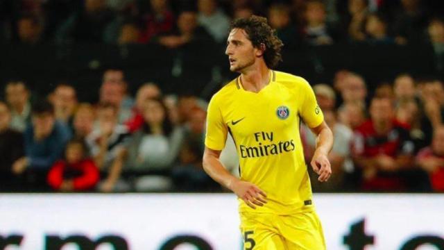 Rabiot disputando un partido con el PSG