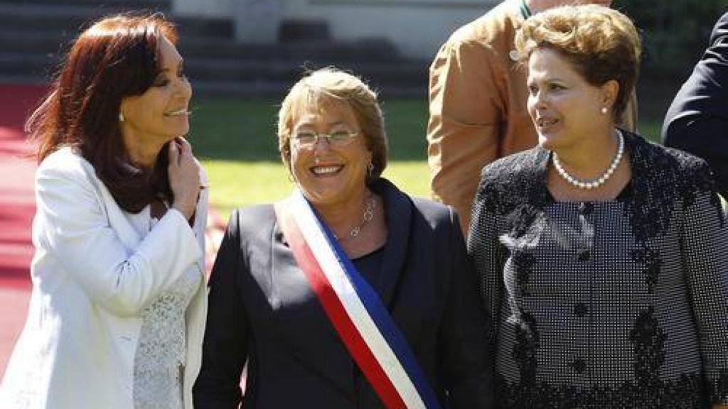 las ex presidentas Cristina Fernández, Michelle Bachelet y Dilma Rousseff