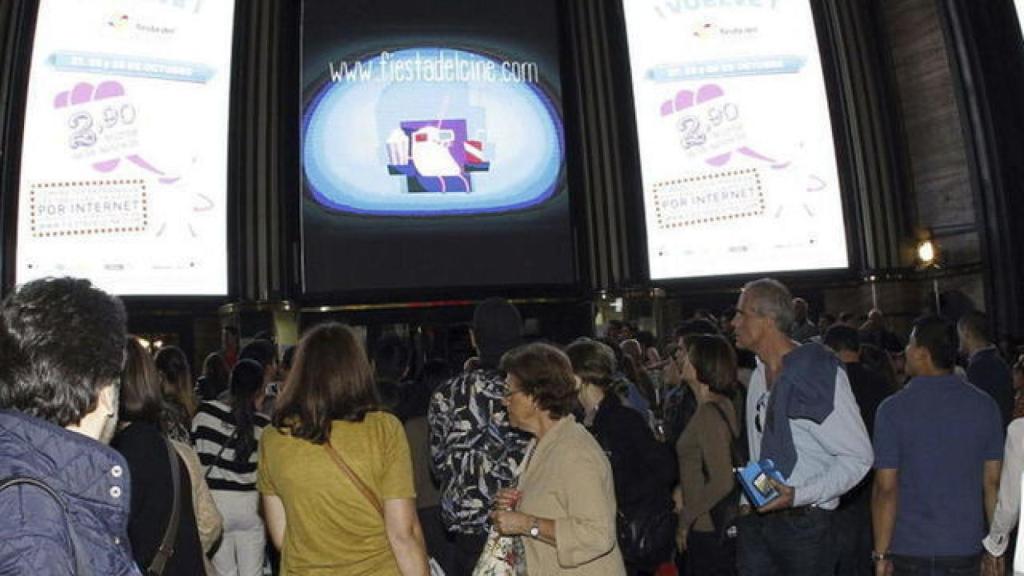 Colas en la fiesta del cine.