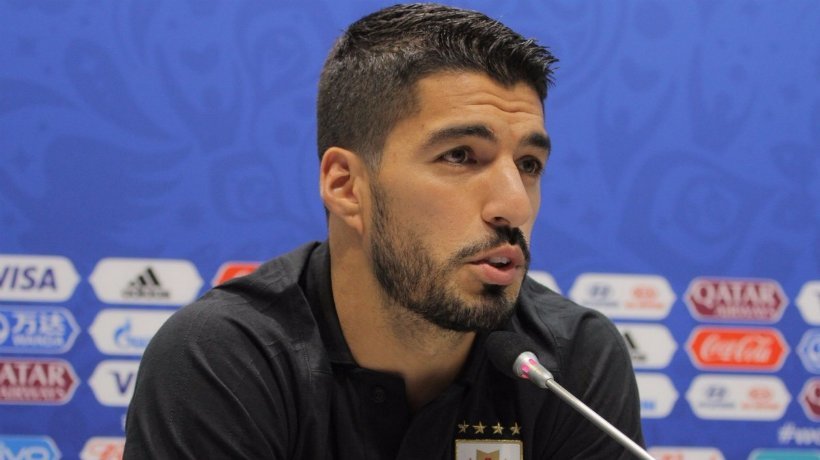 Luis Suárez en rueda de prensa con Uruguay. Foto: Twitter (@uruguay).