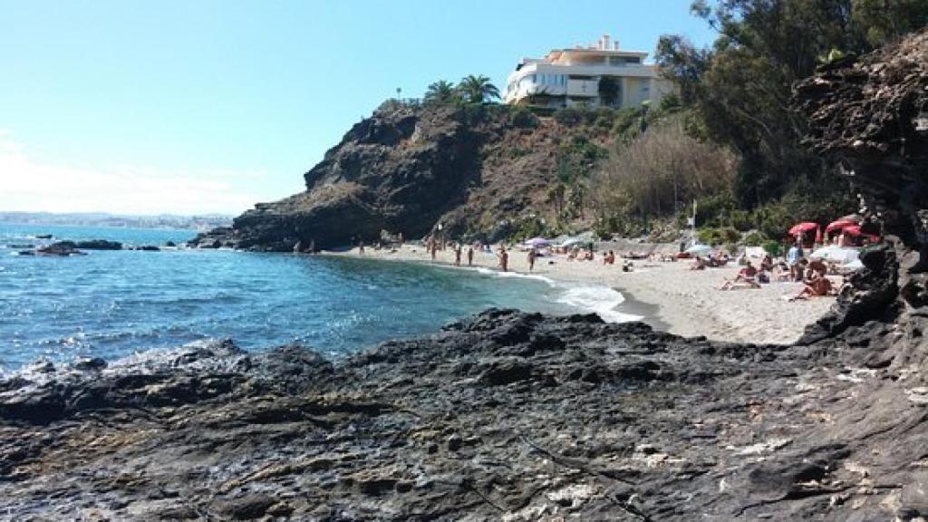 Los supuestos abusos tuvieron lugar en la playa nudista de Benalnatura.