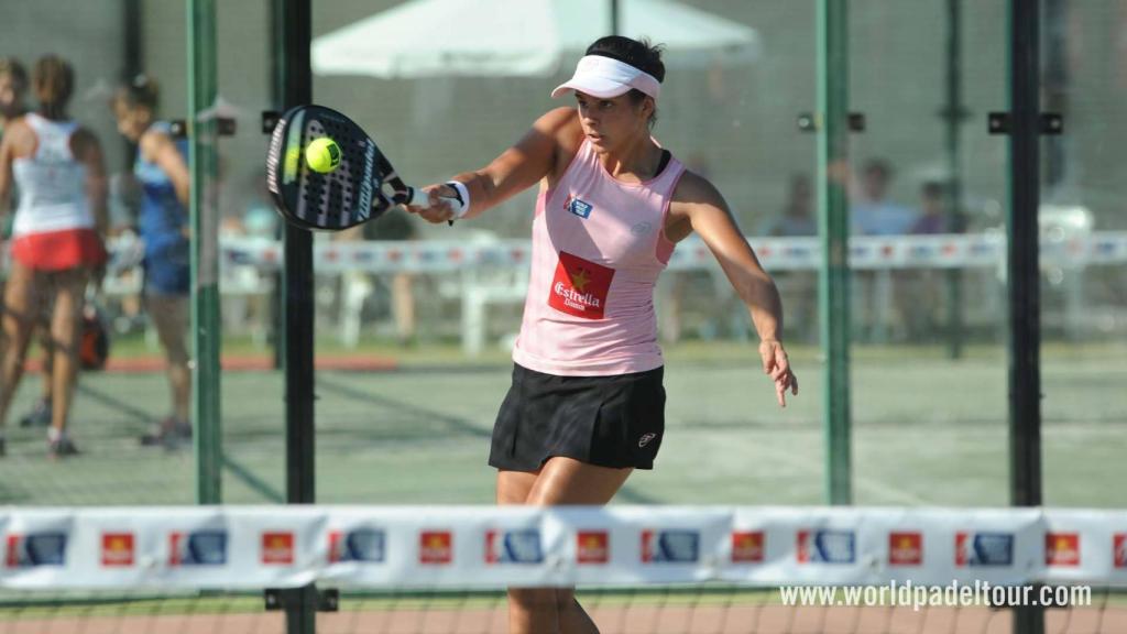 Delfi Brea durante su partido de dieciseisavos Estrella Damm Valencia Master 2018.