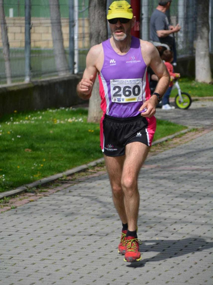 Mario tiene 57 años, es de Valladolid e ingeniero.