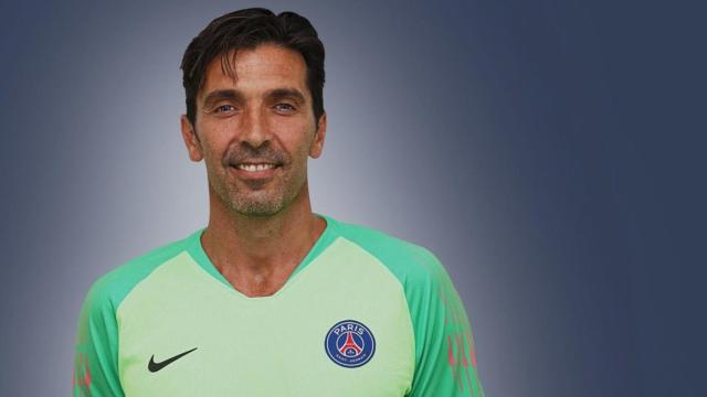 Buffon, con la camiseta del PSG.