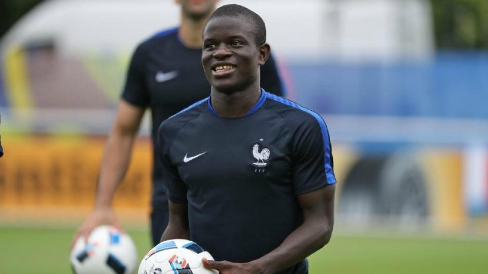 Kanté durante un entrenamiento con Francia. Foto: fff.fr