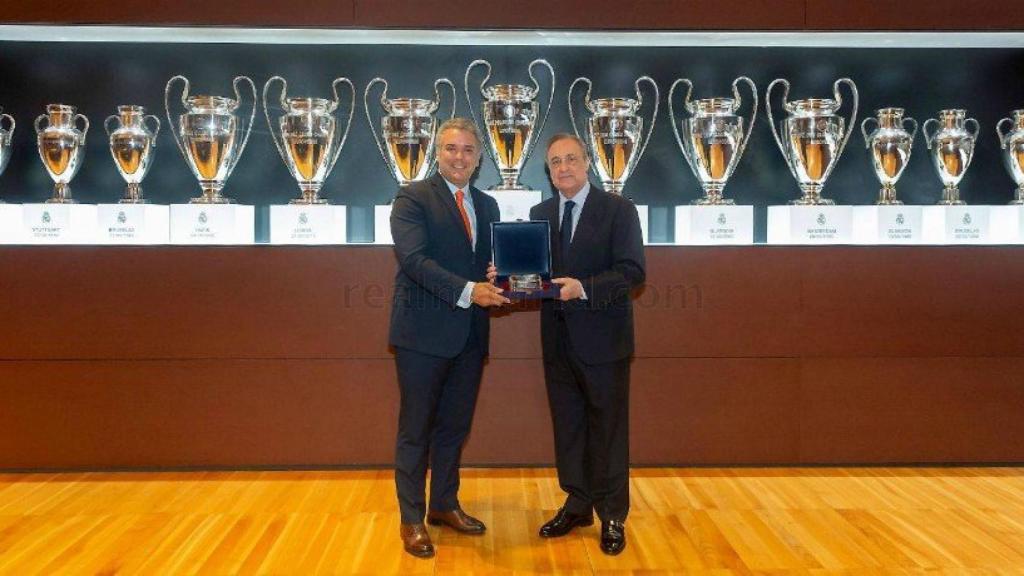 Ivan duque junto a Florentino Perez.