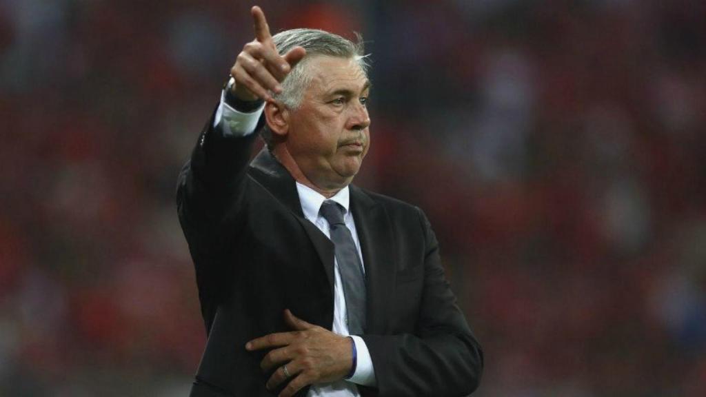 Ancelotti, dirigiendo al Bayern Múnich