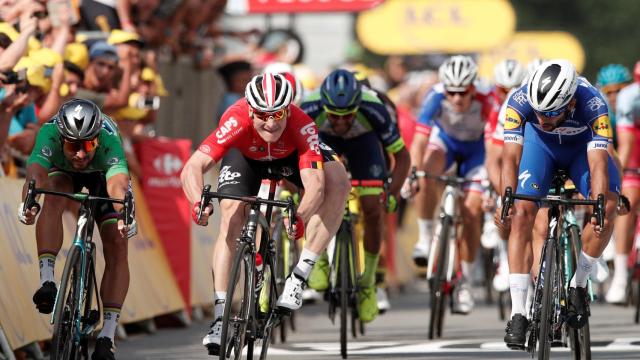 Sagan, Greipel y Gaviria (dcha) en la línea de meta de la cuarta etapa del Tour.