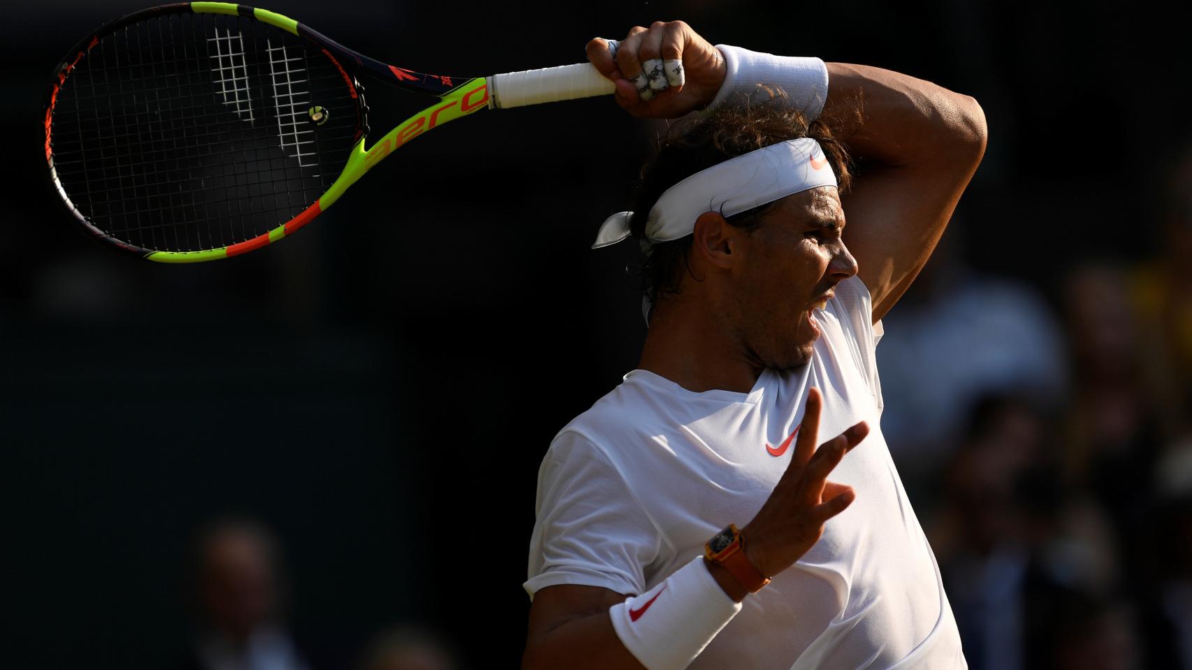 Nadal, golpeando una derecha ante Vesely en los octavos de Wimbledon.