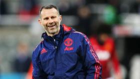 Giggs durante su etapa en el equipo técnico del United. Foto manutd.com