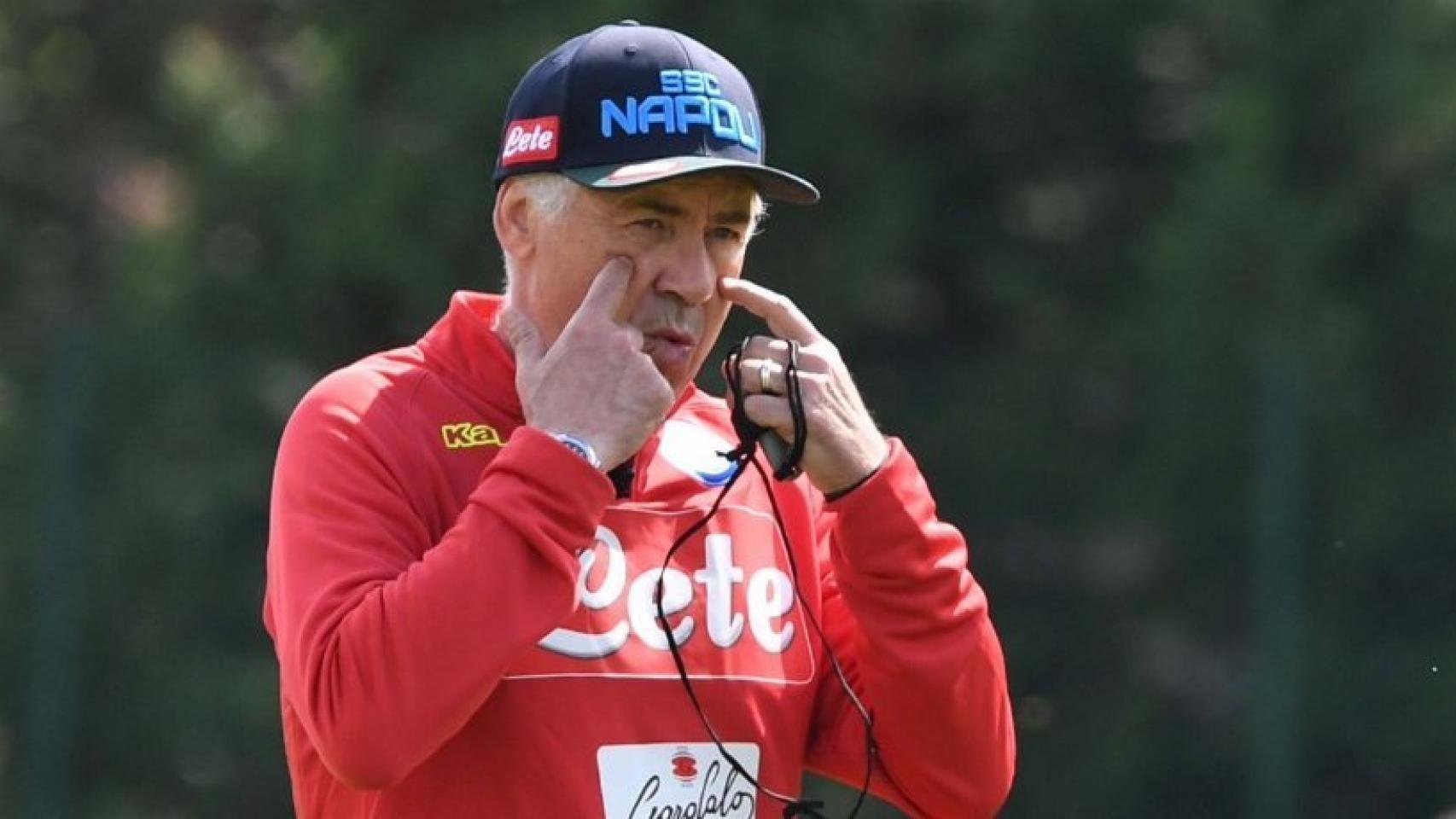 Ancelotti durante un entrenamiento del Nápoles. Foto: Twitter (@sscnapoli).