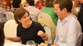 Los dos candidatos a presidir el PP: Soraya Sáenz de Santamaría y Pablo Casado.