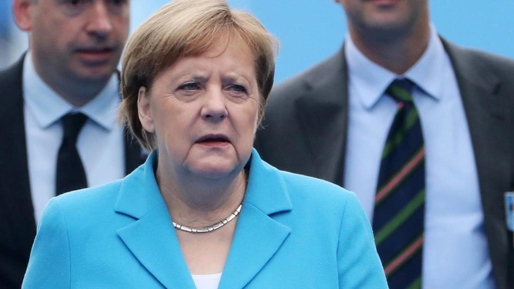 Merkel, durante el segundo día de la cumbre de la OTAN