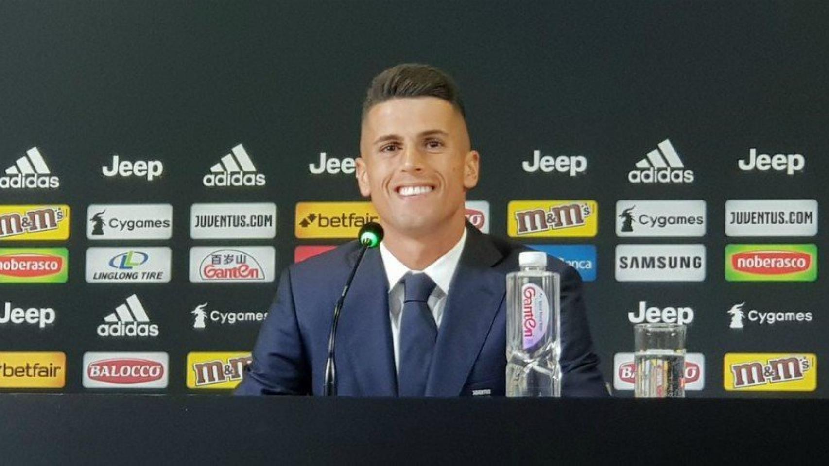 Cancelo, en rueda de prensa. Foto Twitter (@juventusfc)