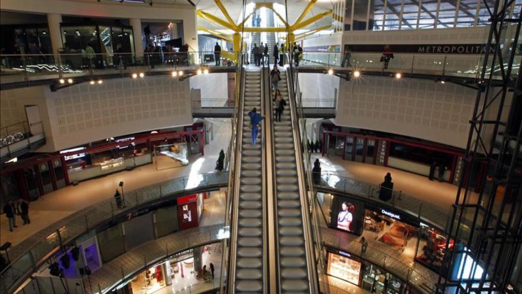 El interior de un centro comercial, en una imagen de archivo.