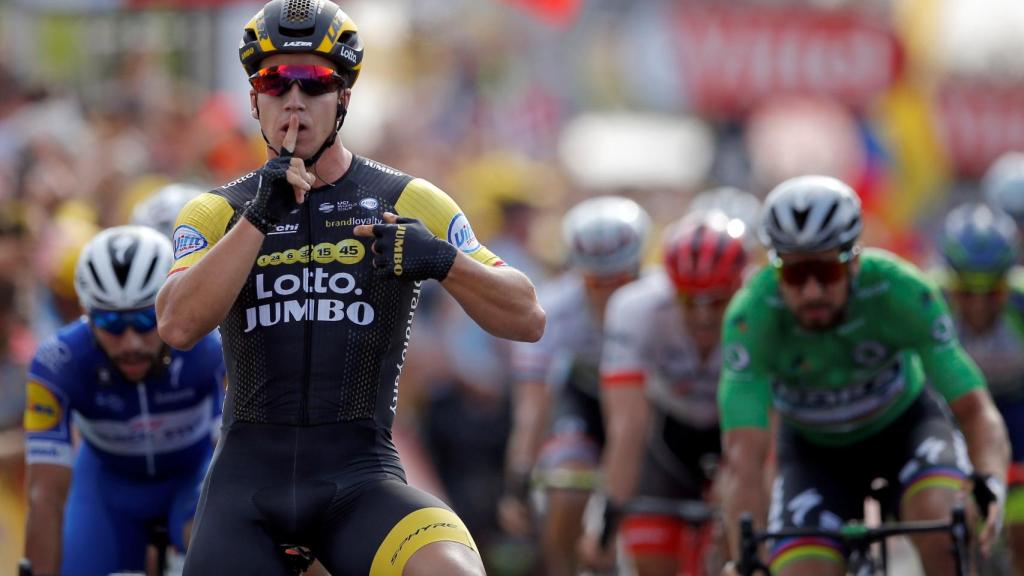 Dylan Groenewegen tras cruzar la meta en la séptima etapa del Tour.