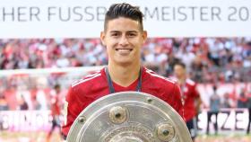 James Rodríguez durante la celebración de la Bundesliga. Foto: Twitter (@jamesrodriguez)