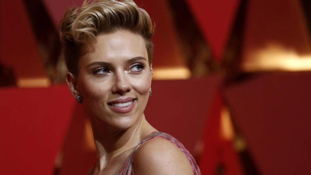 Scarlett Johansson en la alfombra roja de los Oscars