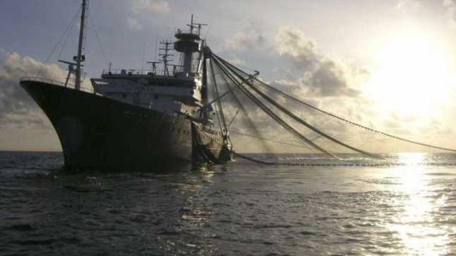 Un barco trabajando en aguas marroquíes