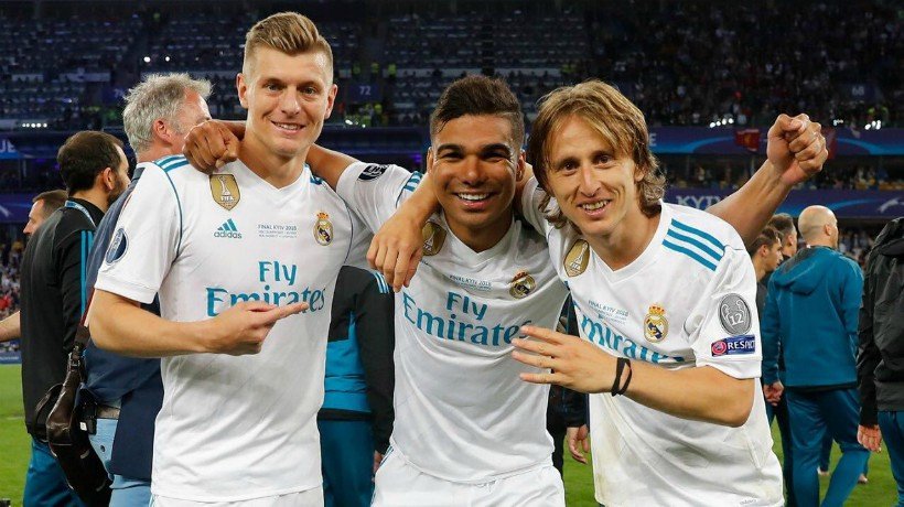 Kroos, Casemiro y Modric celebran La Decimotercera. Foto Twitter (@Casemiro)