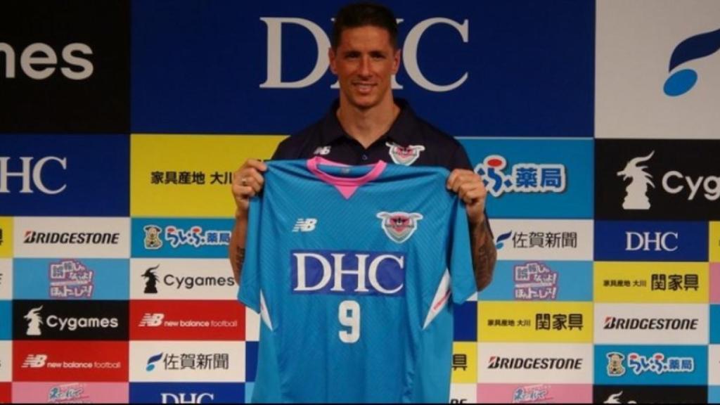 Fernando Torres en su presentación como nuevo jugador del Sagan Tosu. Foto: Twitter (@saganofficial17)