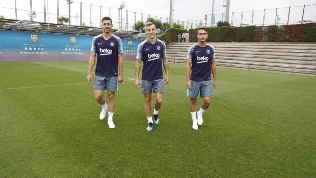 Lenglet, Digne y Denis Suárez durante el entrenamiento del Barça. Foto: Twitter (@FCBarcelona).