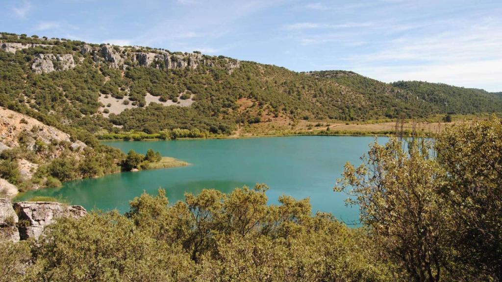 La Laguna Grande rodeada de vegetación