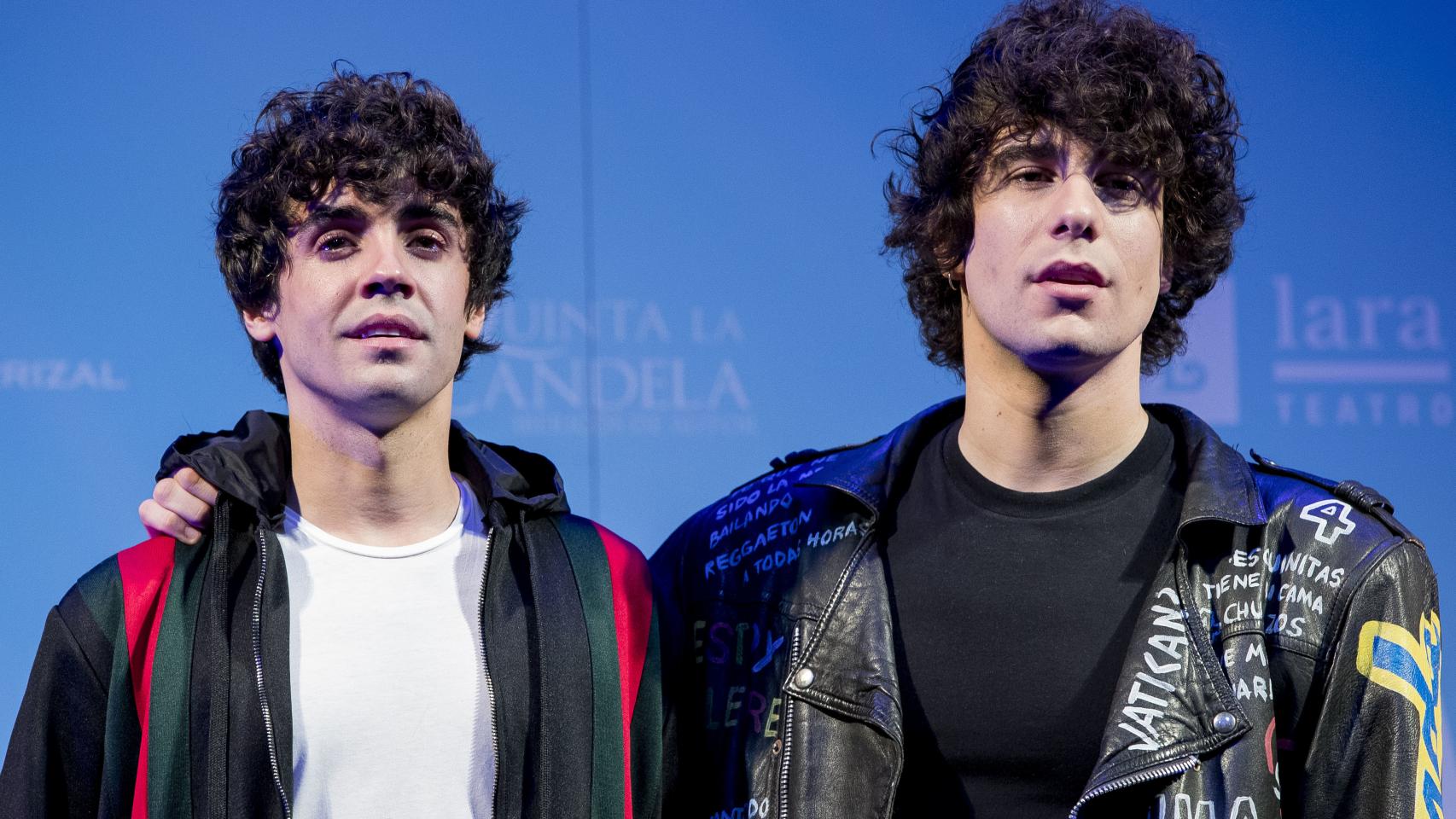 Javier Calvo y Javier Ambrossi posan en un photocall.