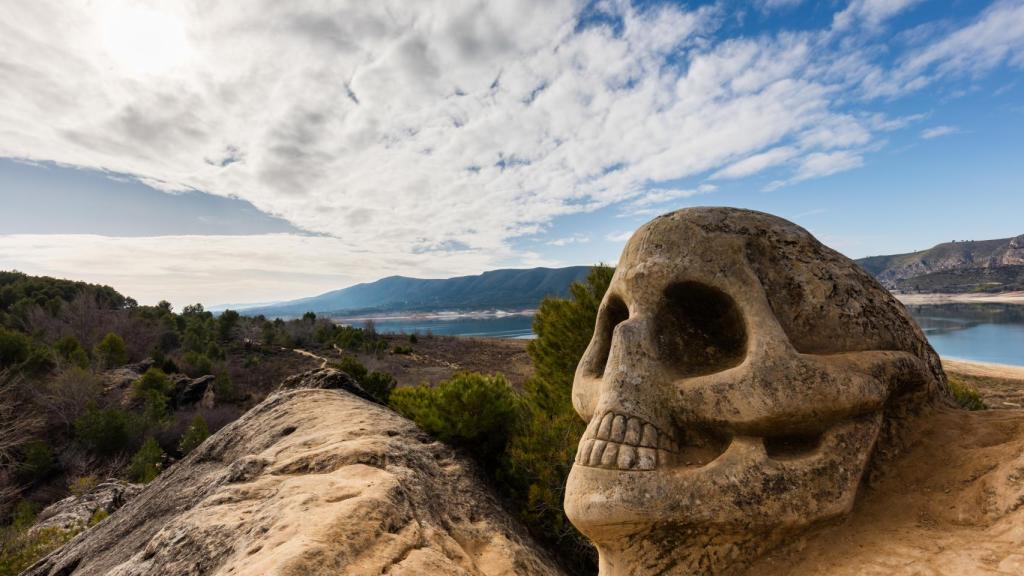 Una de las esculturas de la Ruta de las Caras