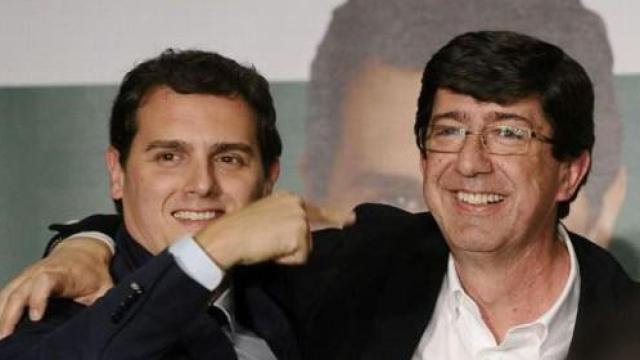 Rivera señala a su candidato en Andalucía, Juan Marín.