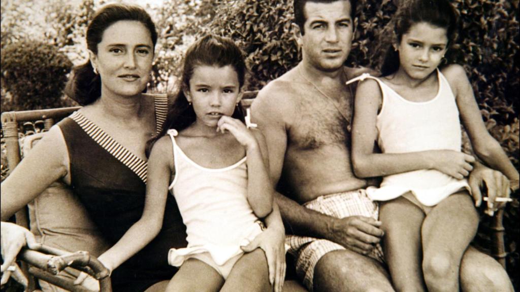 Carmen Dominguín, Belén Ordóñez, Antonio Ordóñez y Carmina.