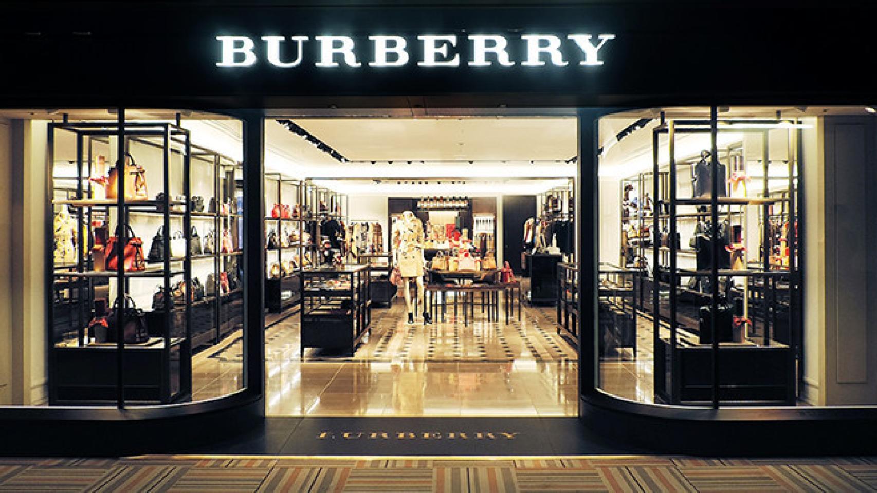 Asi queman marcas de lujo como Burberry ropa que les sobra valorada en millones de euros