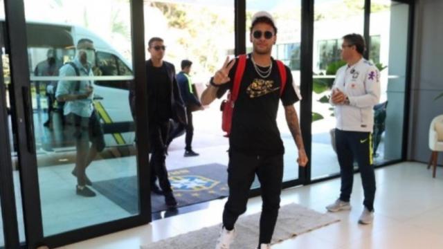 Neymar llegando a la concentración de Brasil para el Mundial. Foto: (@chirichampions)