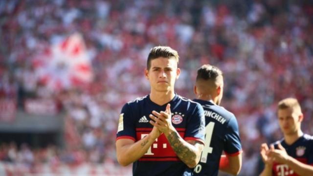 James delante de la afición al termino del partido. Foto: fcbayern.com