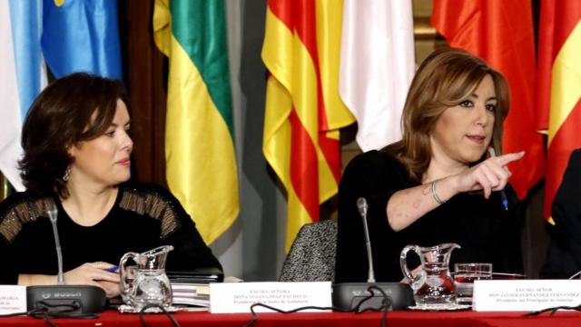 Soraya Sáenz de Santamaría y Susana Díaz durante una Conferencia de Presidentes.