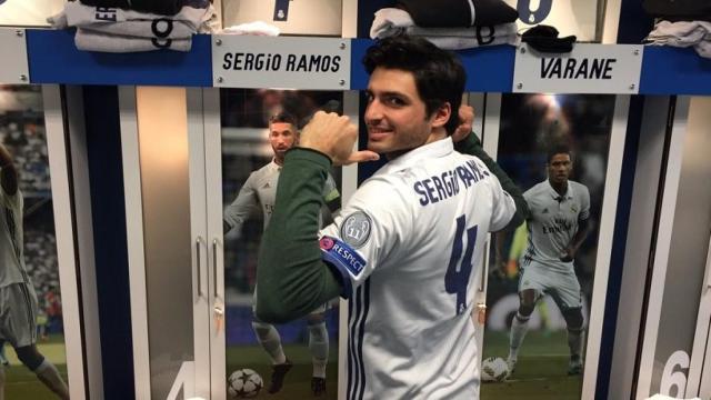 Carlos Sainz visitando el Bernabéu. Foto: @carlosainz