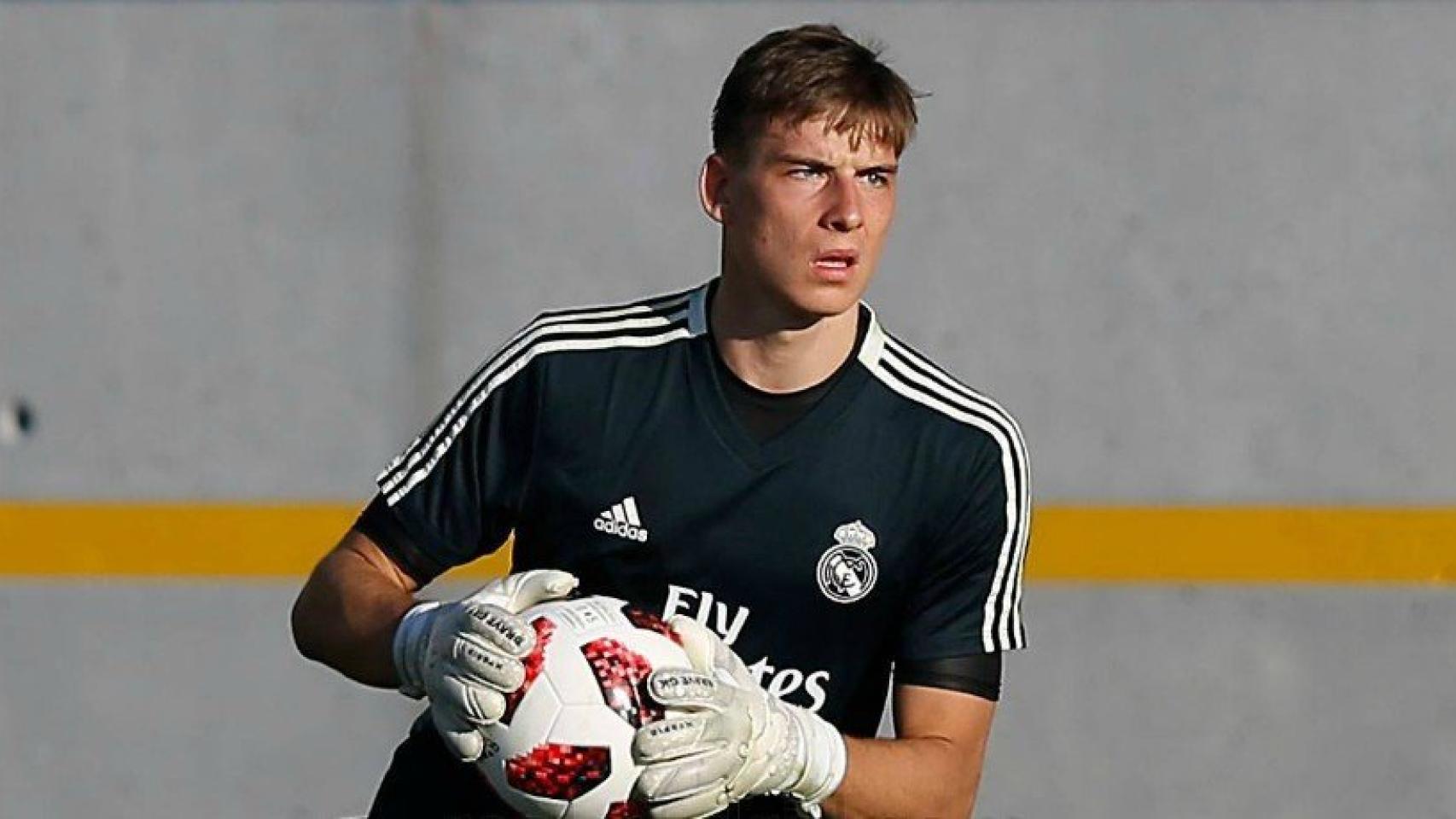 Lunin entrena con el Real Madrid