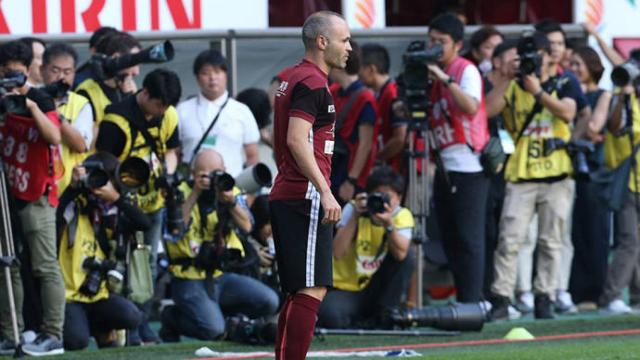 FOTO: Andrés Iniesta, en el momento de su debut.