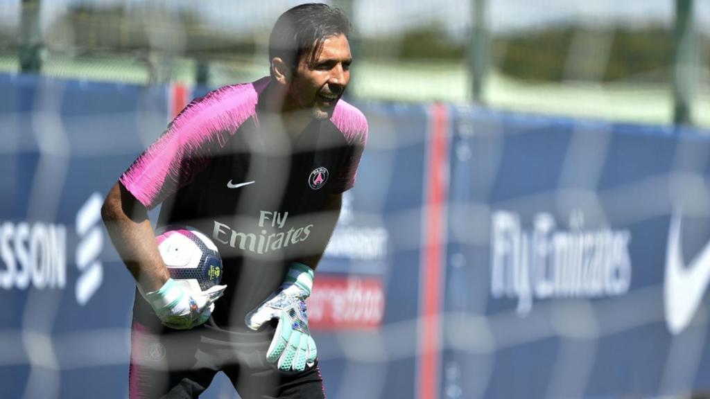 Gianluigi Buffon, presentado con el PSG