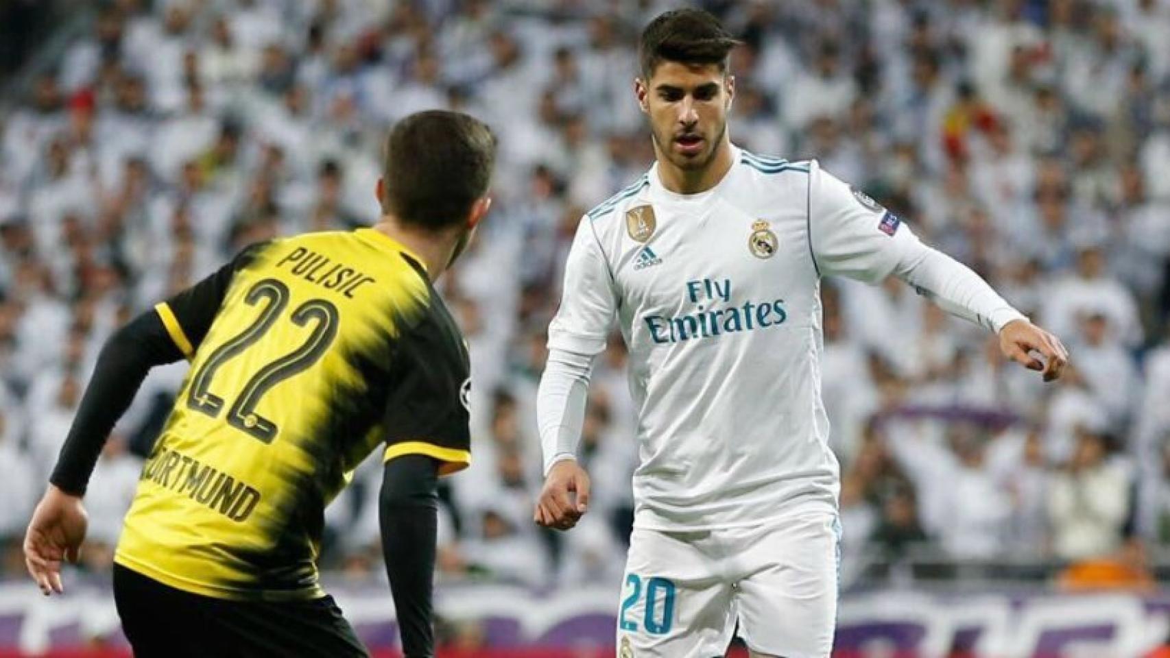 Marco Asensio encara a Pulisic. Foto: Twitter (@marcoasensio10)