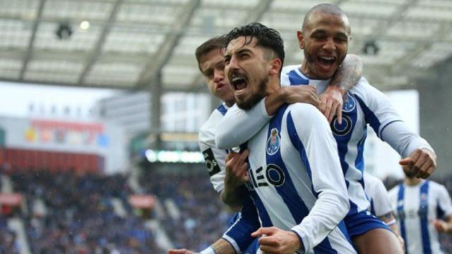 Alex Telles con el Oporto. Foto fcporto.pt