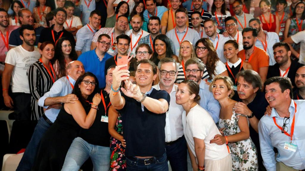 Albert Rivera durante su conferencia ante los 450 jóvenes del Campus Joven de Verano en Alicante.
