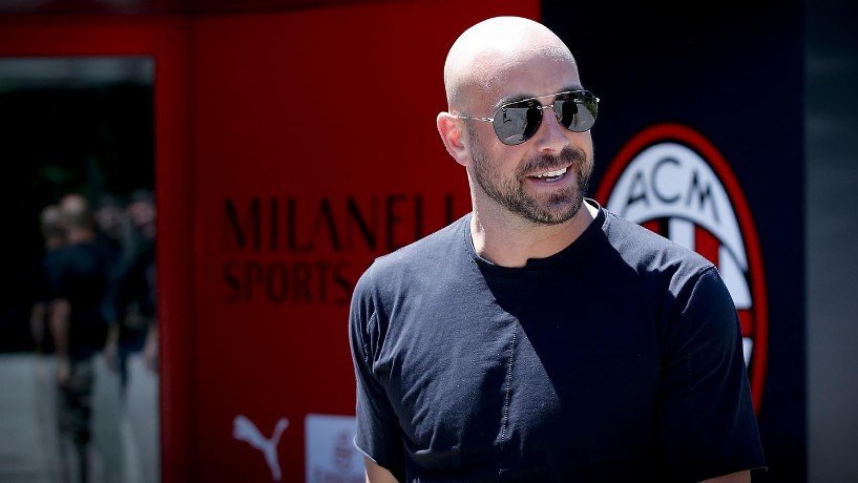 Reina ficha por el Milan. Foto acmilan.com