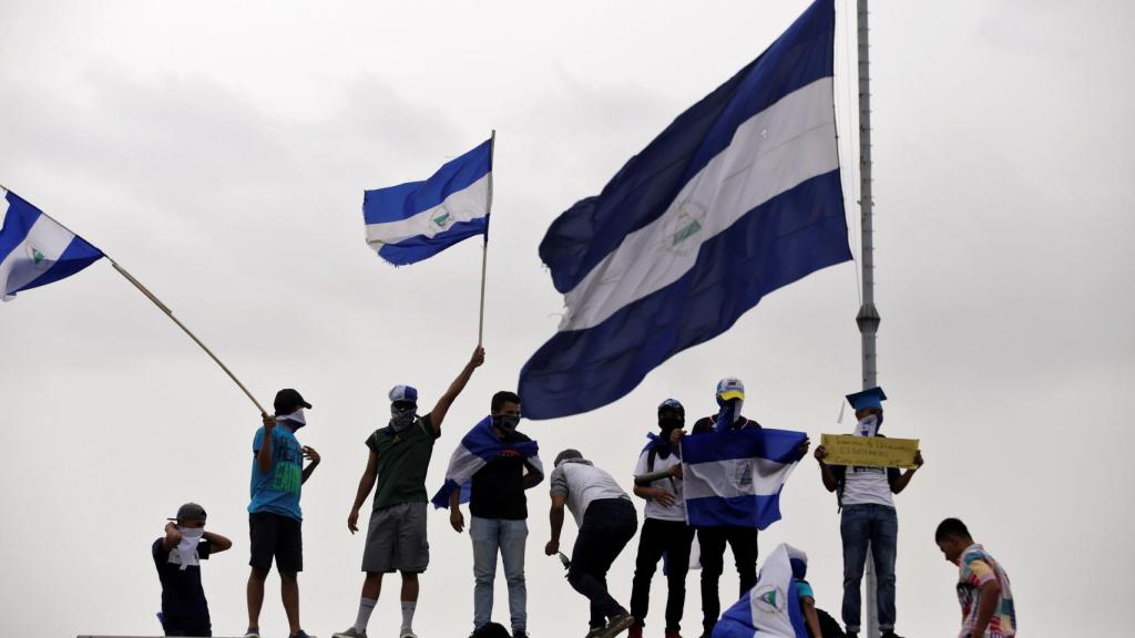 Manifestantes protestando contra el Gobierno en Managua.