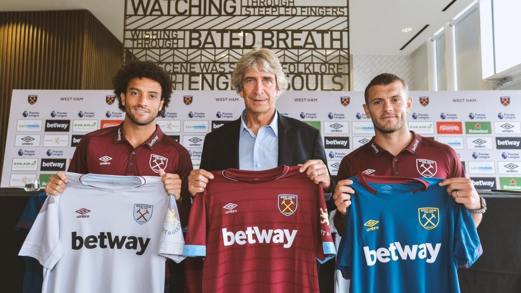 Anderson, Pellegrini y Wilshere posando con las nuevas camisetas del West Ham. Foto: Twitter (@WestHamUtd)